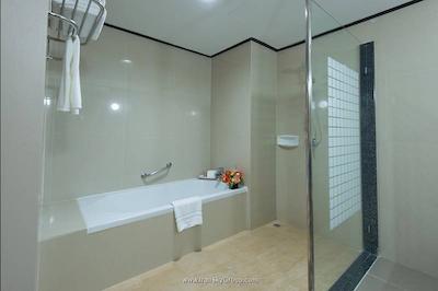 داینستی این گرند