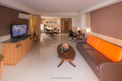 داینستی این گرند