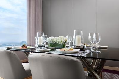 آوانی ریورساید بانکوک هتل