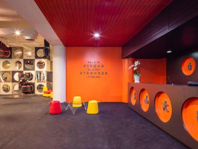 ای-وان نیو وینگ هتل