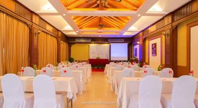 ایستینی ریزورت اند اسپا