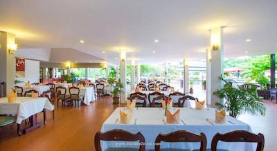 ایستینی ریزورت اند اسپا