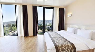 ایوریا این هتل