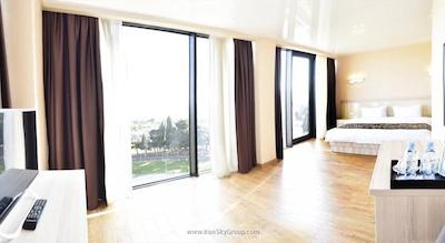 ایوریا این هتل