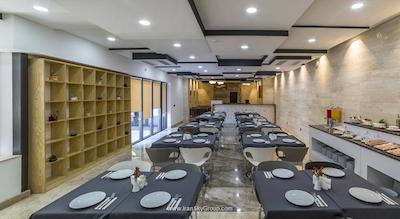 ایوریا این هتل