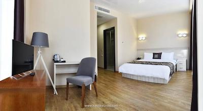 ایوریا این هتل