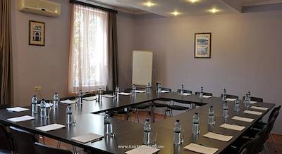 هتل ات مترو