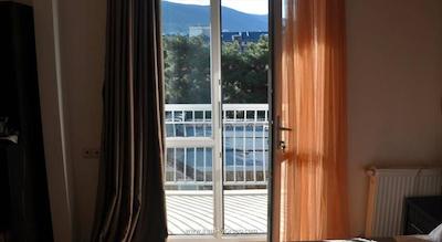 هتل ات مترو