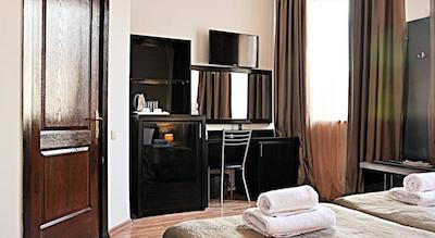 هتل ات مترو