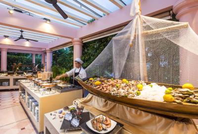 سنتارا گرند بیچ ریزورت پوکت