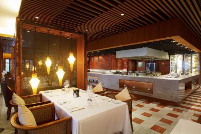 سنتارا گرند بیچ ریزورت پوکت