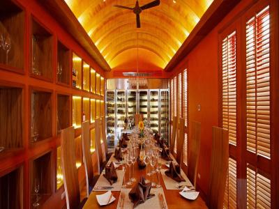 سنتارا گرند بیچ ریزورت پوکت