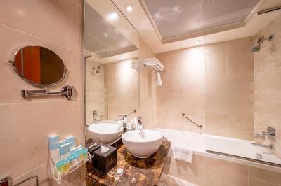 لندمارک گرند دیره