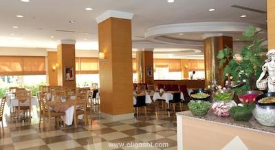 الکوکلر کمر هتل اکس ماکسیم ریزورت