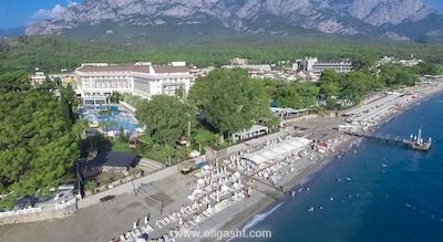 الکوکلر کمر هتل اکس ماکسیم ریزورت