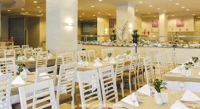 الکوکلر کمر هتل اکس ماکسیم ریزورت