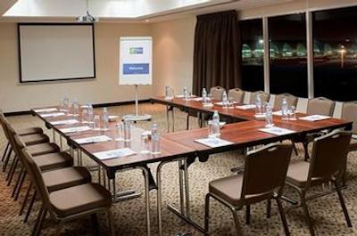 هالیدی این اکسپرس دبی ایرپورت