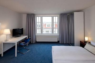 سیتی هتل برلین میتته