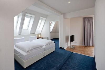 سیتی هتل برلین میتته