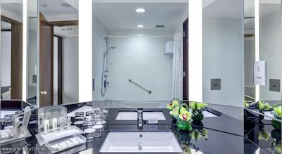 هالیدی این آتریوم