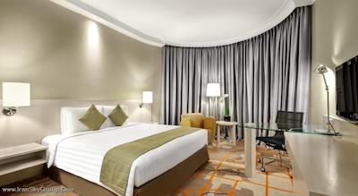 هالیدی این آتریوم