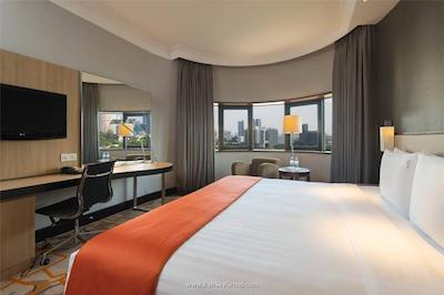 هالیدی این آتریوم