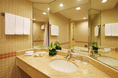 هالیدی این آتریوم