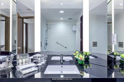 هالیدی این آتریوم