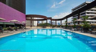 هالیدی این آتریوم