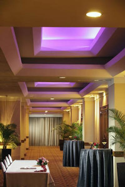 هالیدی این آتریوم