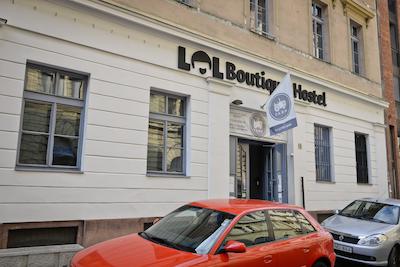 لول بوتیک هاستل