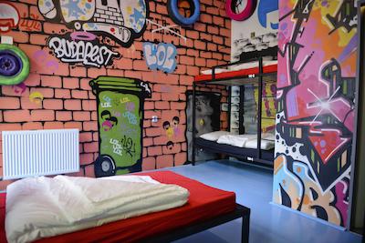 لول بوتیک هاستل