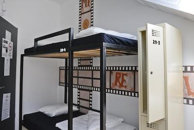 لول بوتیک هاستل