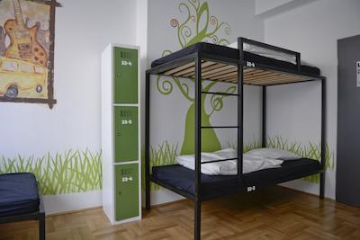 لول بوتیک هاستل