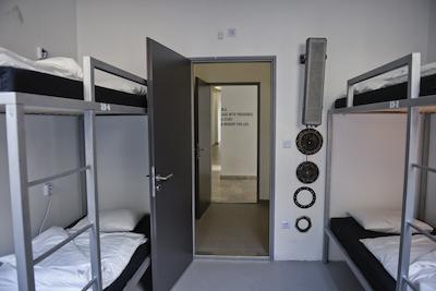 لول بوتیک هاستل