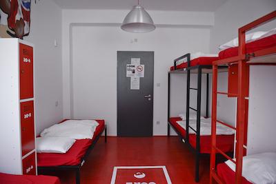 لول بوتیک هاستل