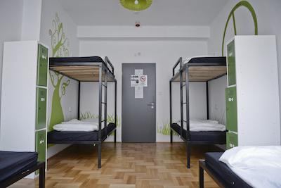 لول بوتیک هاستل