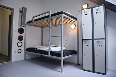 لول بوتیک هاستل