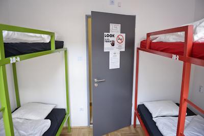 لول بوتیک هاستل