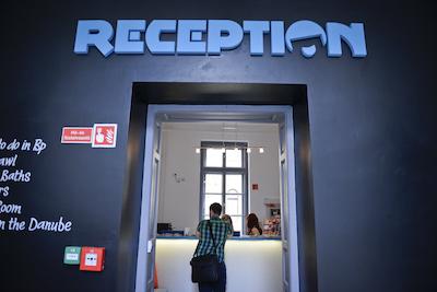 لول بوتیک هاستل