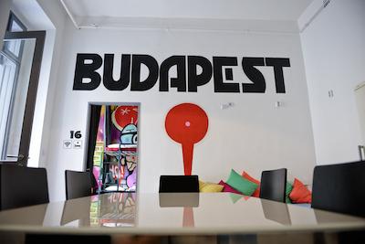 لول بوتیک هاستل