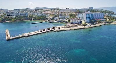 له بلو هتل اند ریزورت