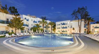 له بلو هتل اند ریزورت