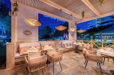 ریکسوس داون تاون آنتالیا