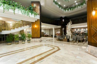 سلکتوم فمیلی ریزورت