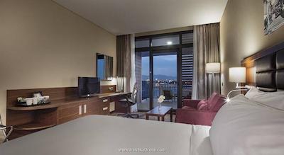 هیلتون گاردن این ازمیر بایراکلی