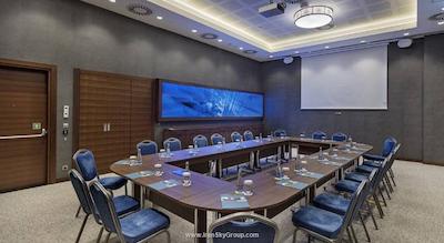 هیلتون گاردن این ازمیر بایراکلی