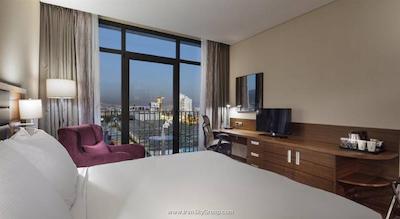 هیلتون گاردن این ازمیر بایراکلی