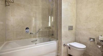 هیلتون گاردن این ازمیر بایراکلی