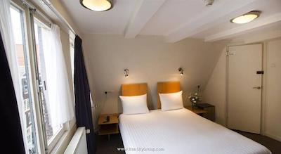 کونتین گلدن بیر هتل